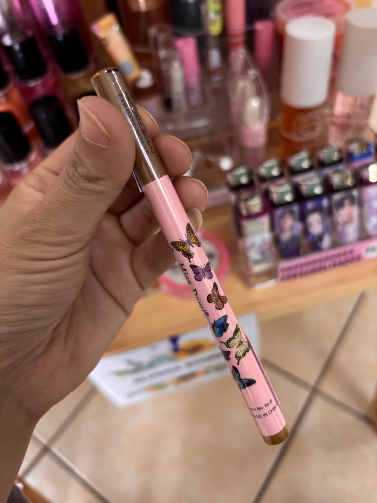 Delineador de ojos cafe claro punta plumon