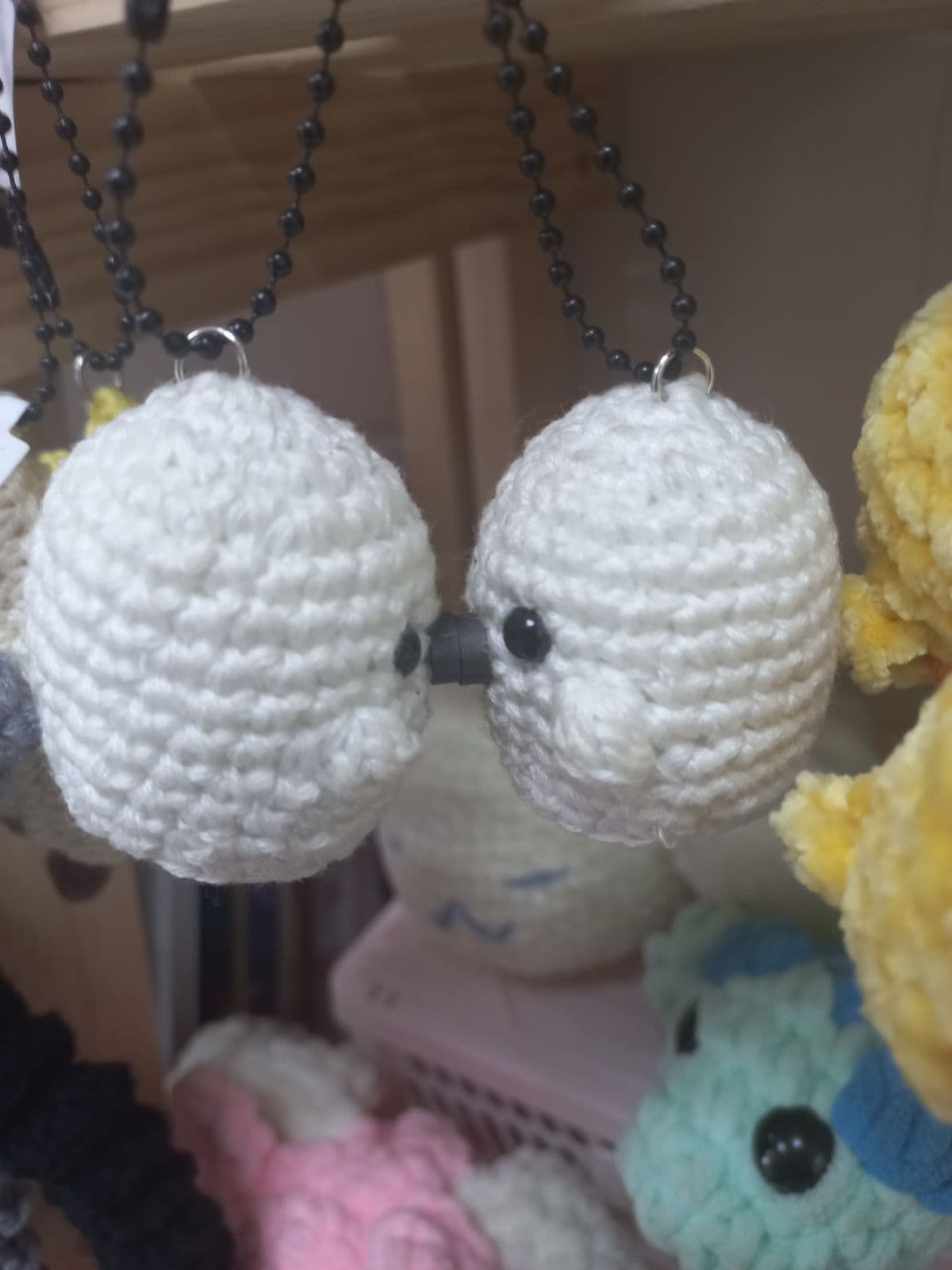 Pareja fantasmas brillan en la oscuridad