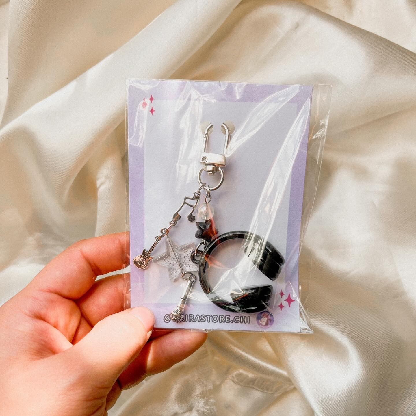 llavero audifonos negros