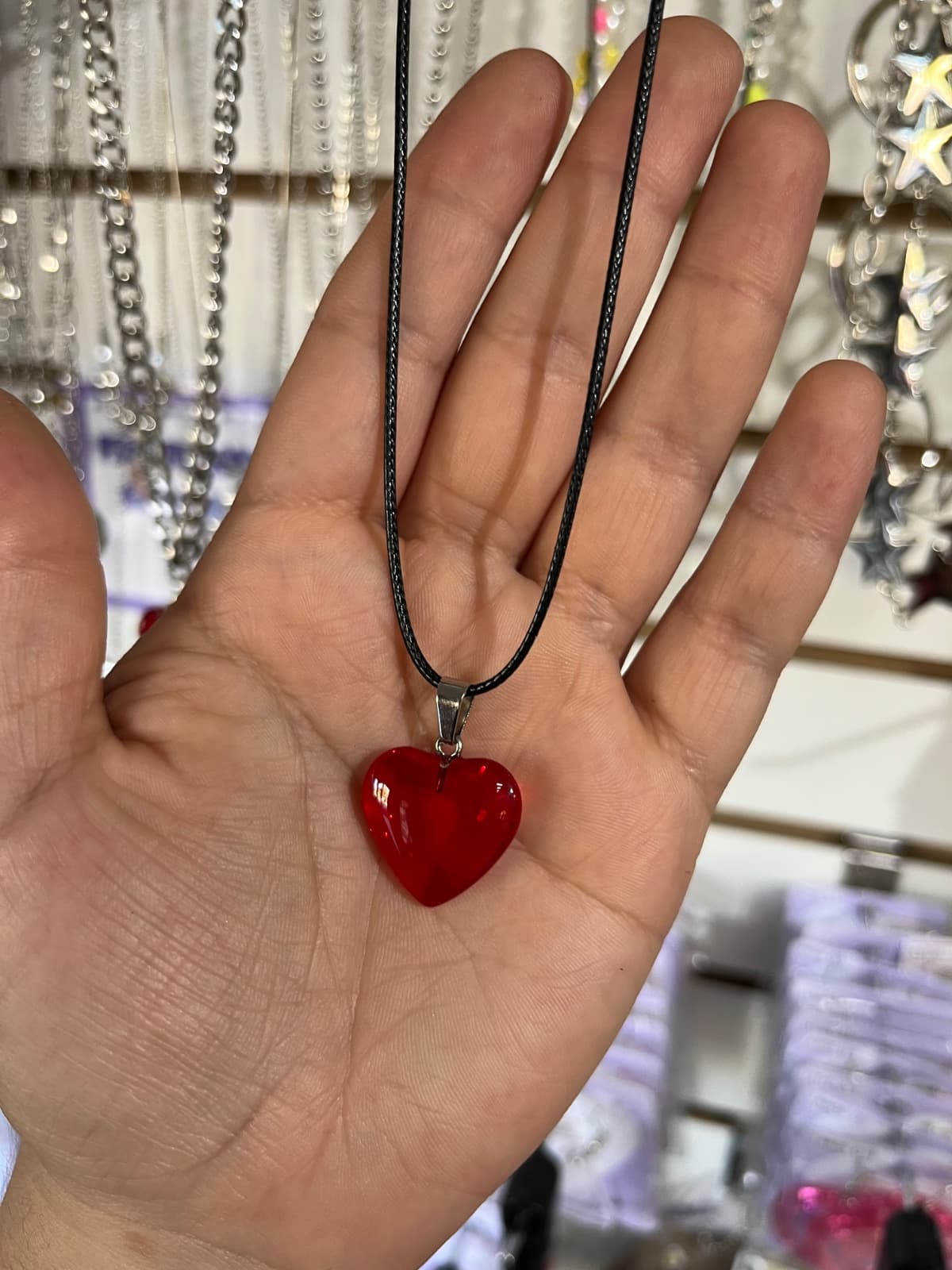 collar corazon rojo hilo negro