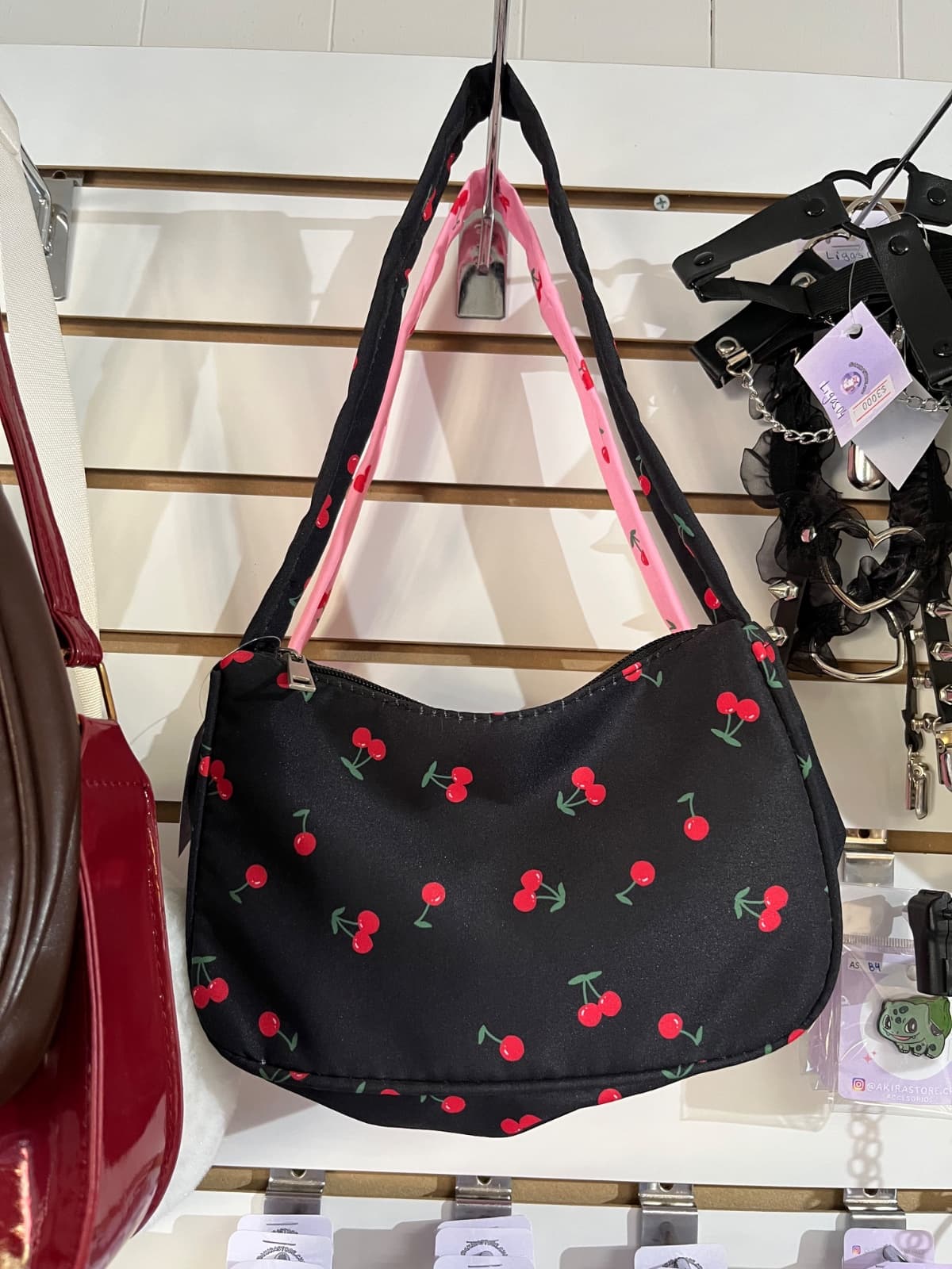 cartera cerezas negro