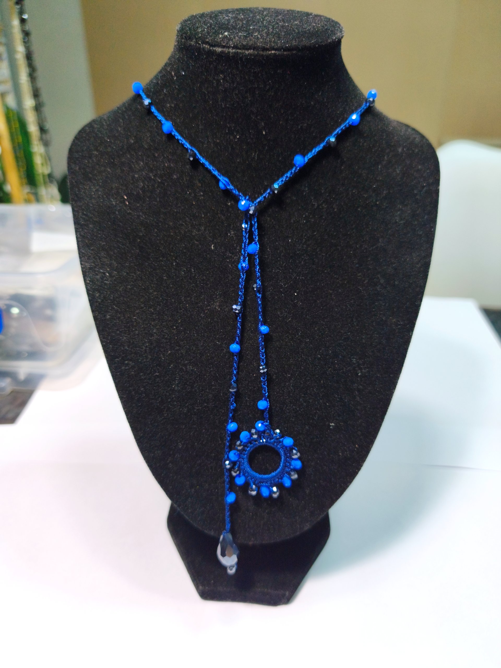 Collar blue