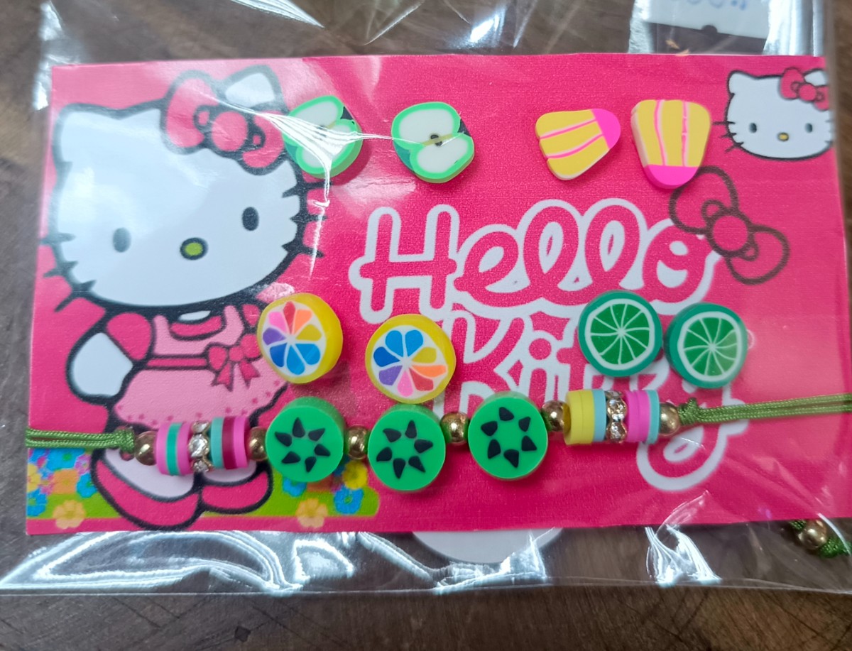 Pendientes y pulsera hello Kitty