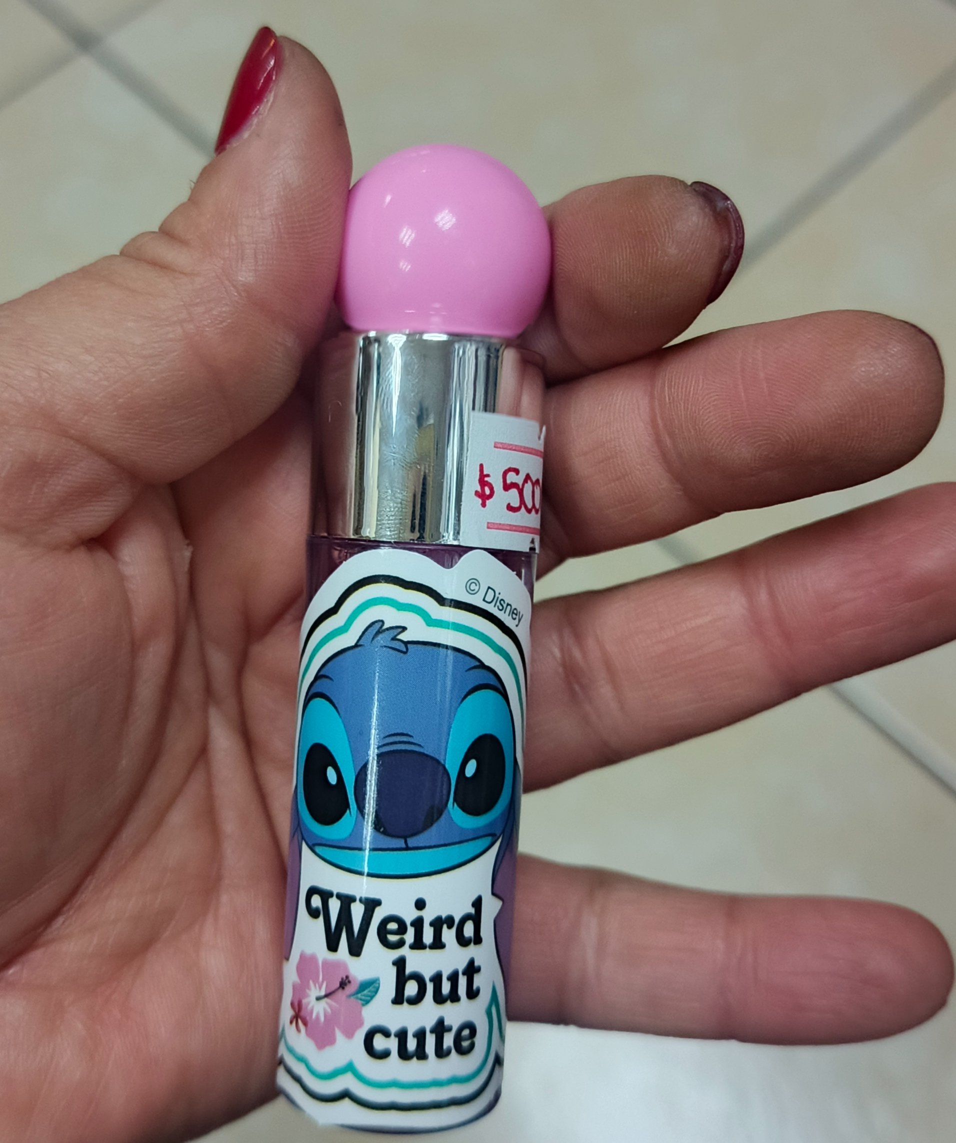 Brillo labial de niña