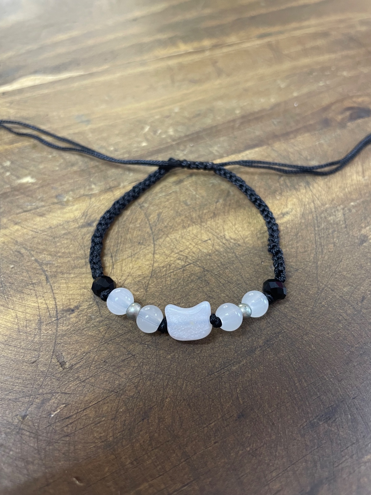 Pulsera gatito hilo negro