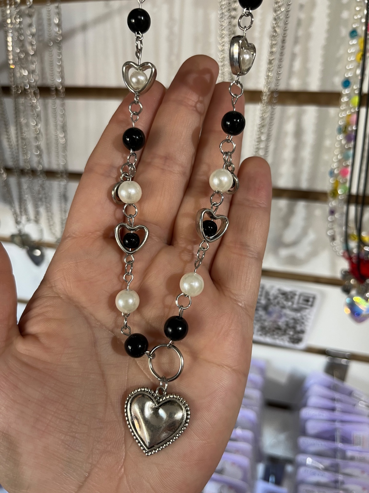 collar perlas blanco y negro