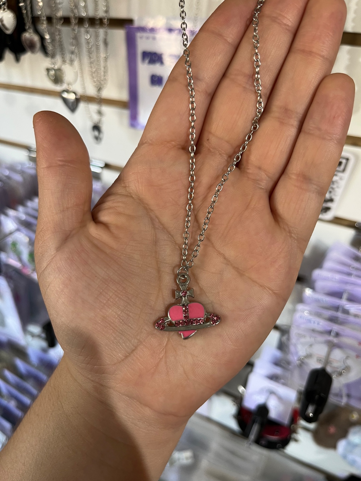 collar vivienne rosado