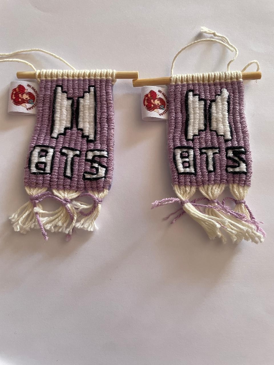 Mini tapiz de BTS lila