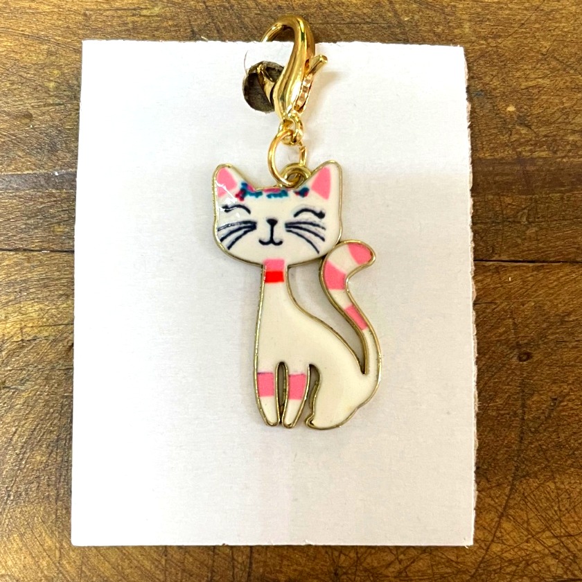 Llavero gato blanco